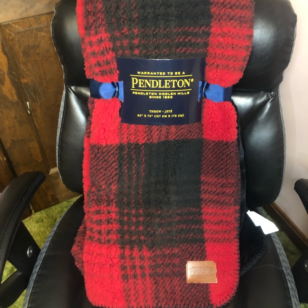 Pendleton Fleece Throw Blanket 50 x 70 Buffalo Check Plaid Red Black - NEW